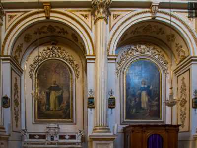 Le grandi tele di oltre tre metri per due, realizzate su committenza di ricche famiglie baresi, rappresentano San Domenico, San Francesco da Paola...